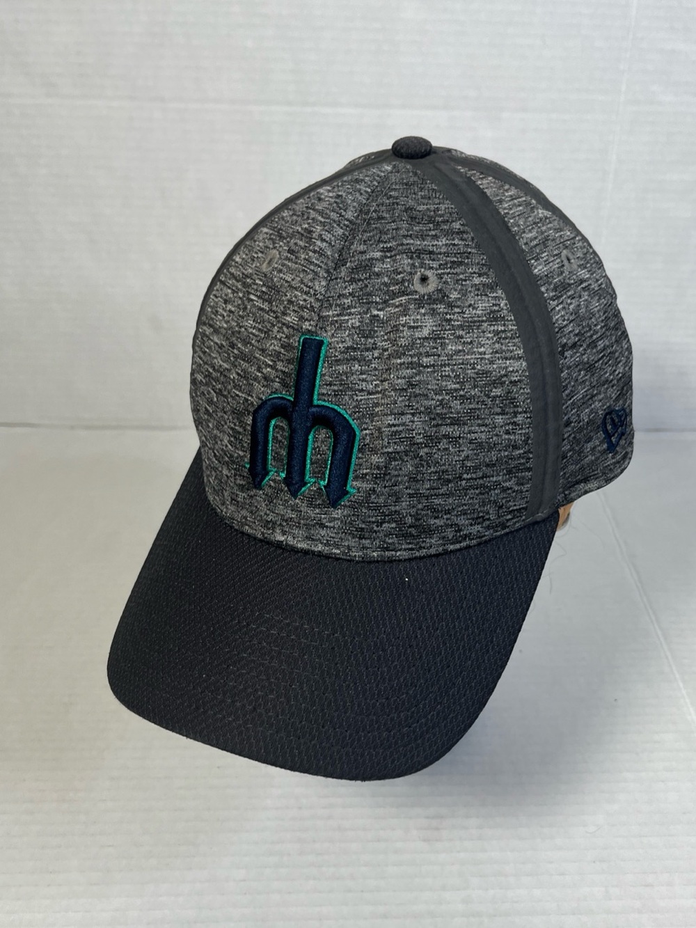 MLB Seattle MarinersNew Era Gray hearthered Trident Logo  39THIRTY Flex Hat M/L